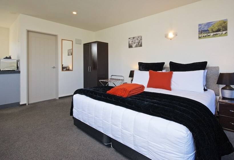 Standard studio with lake view, Alexis Motel & Apartments