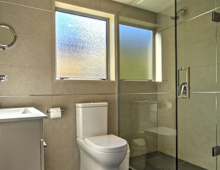 Standard studio with lake view, Alexis Motel & Apartments