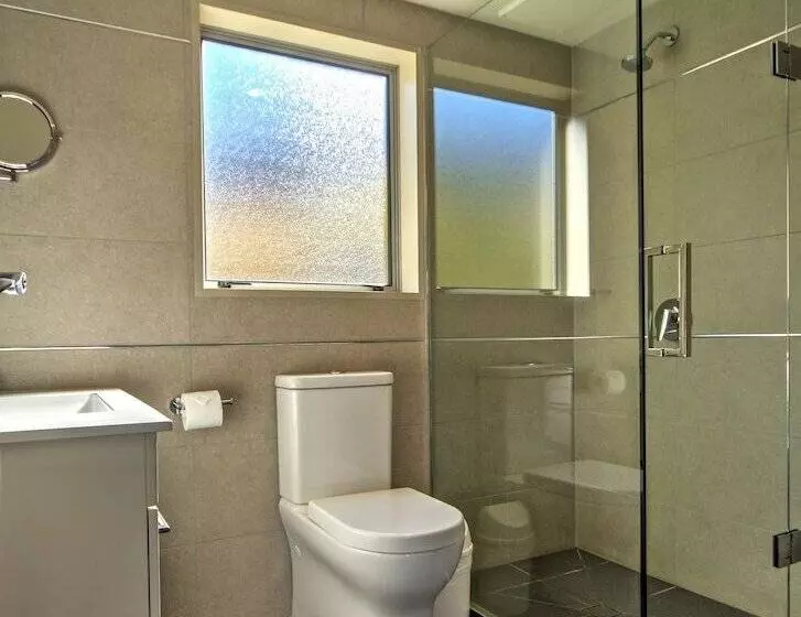 Standard studio with lake view, Alexis Motel & Apartments