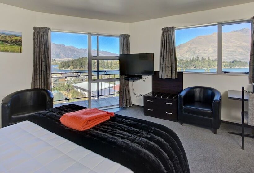 Standard studio with lake view, Alexis Motel & Apartments