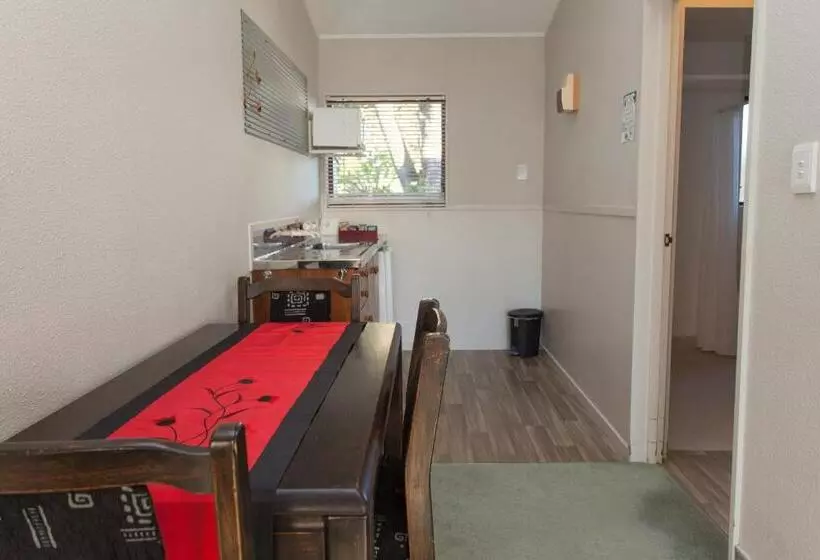 اتاق لوکس, Alton Lodge Motel