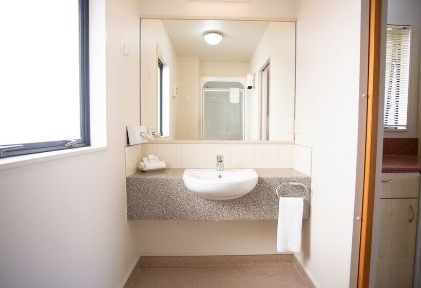 استودیوی استاندارد, Bella Vista Motel New Plymouth