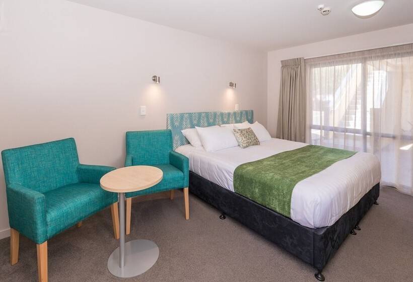 استودیوی سوپریور, Bella Vista Motel New Plymouth