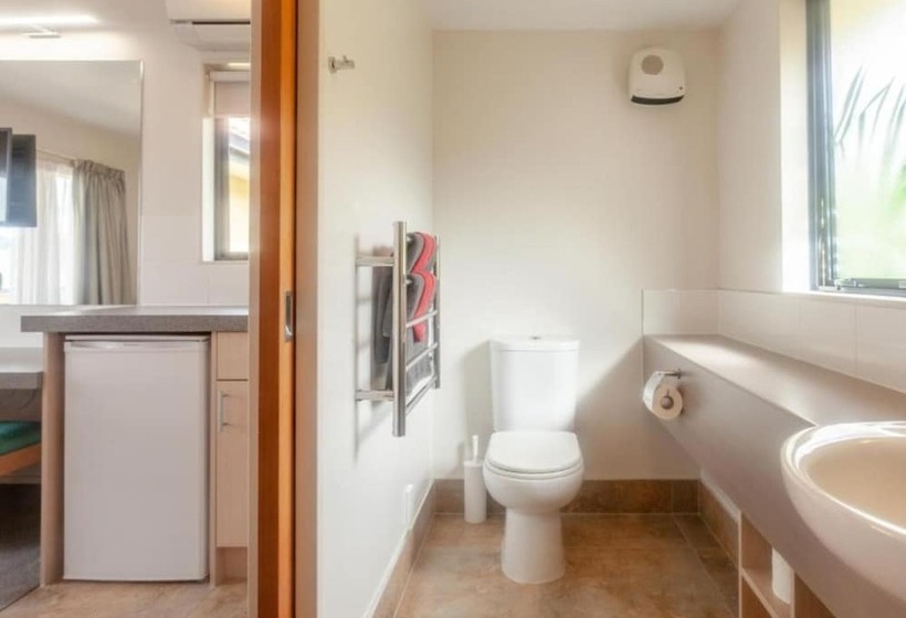 이그제큐티브 트리플, Bella Vista Motel Whangarei