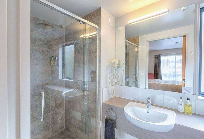 이그제큐티브 트리플, Bella Vista Motel Whangarei