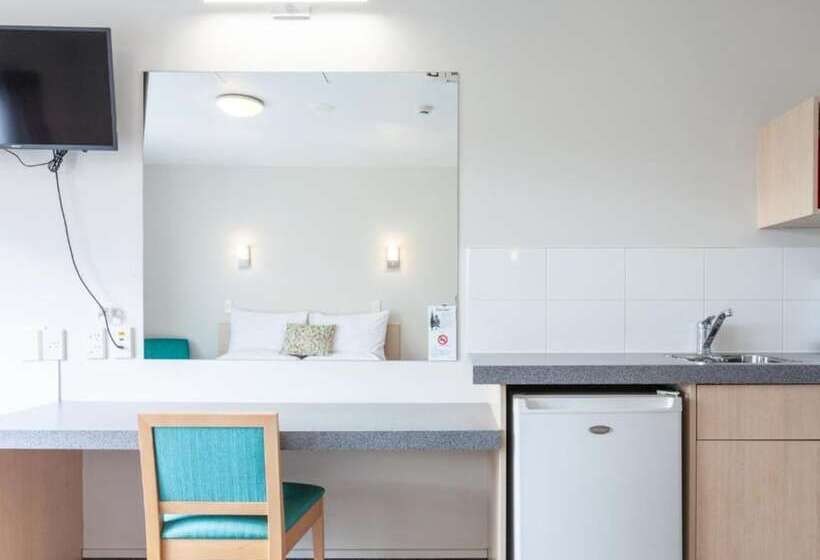 이그제큐티브 트리플, Bella Vista Motel Whangarei