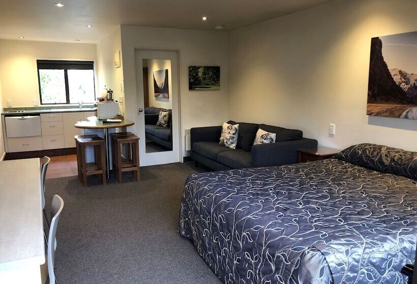 חדר סטודיו סטנדרד, Commodore Motel