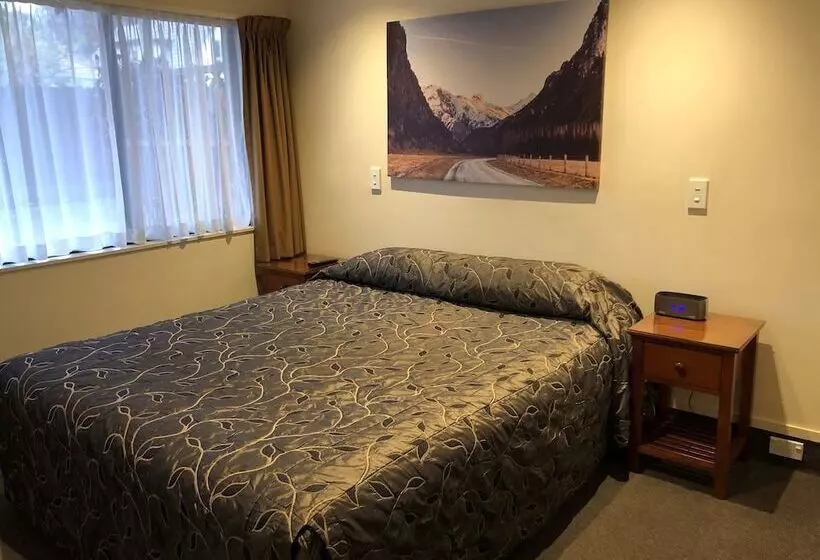 １ベッドルームアパートメント, Commodore Motel