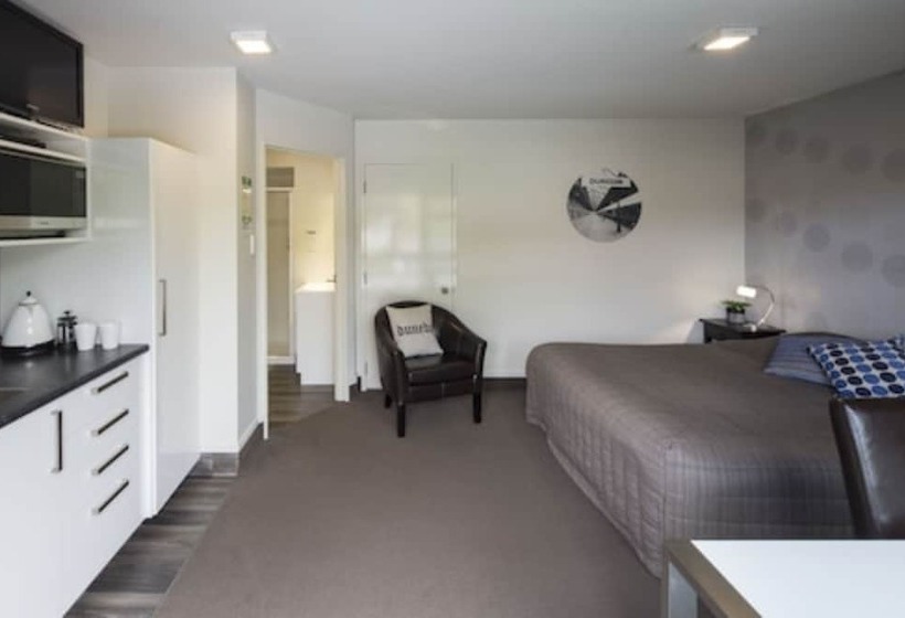 חדר סטודיו סטנדרד, Commodore Motel