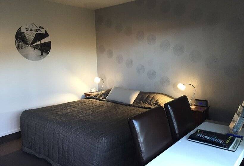 חדר סטודיו סטנדרד, Commodore Motel