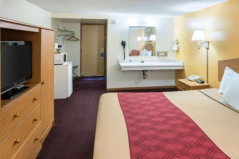 ２ベッドルームアパートメント, Commodore Motel