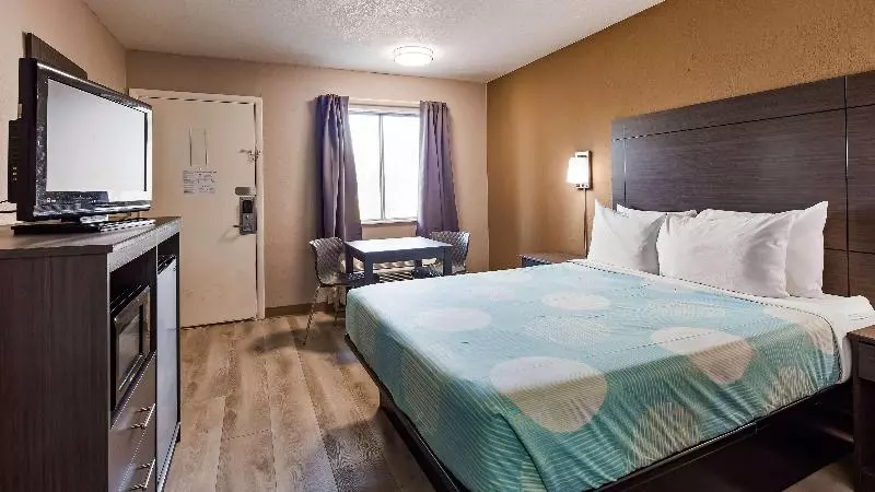 １ベッドルームアパートメント, Commodore Motel
