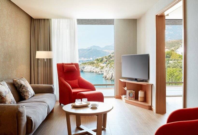 سوییت لوکس, Maestral Resort & Casino