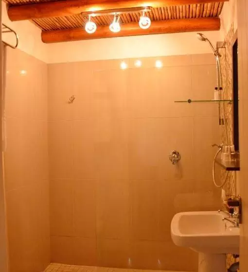 اتاق لوکس خانوادگی, Oakhurst