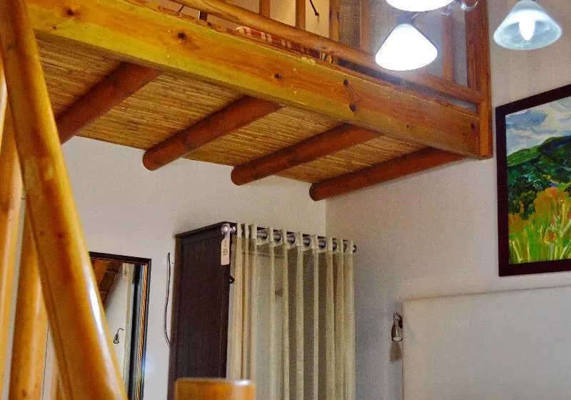 اتاق لوکس خانوادگی, Oakhurst