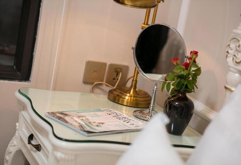 اتاق رویال, Royal Holiday Hanoi