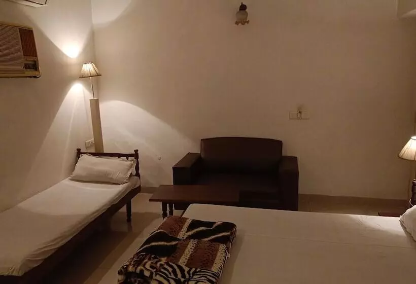 Chambre Deluxe, Samrat