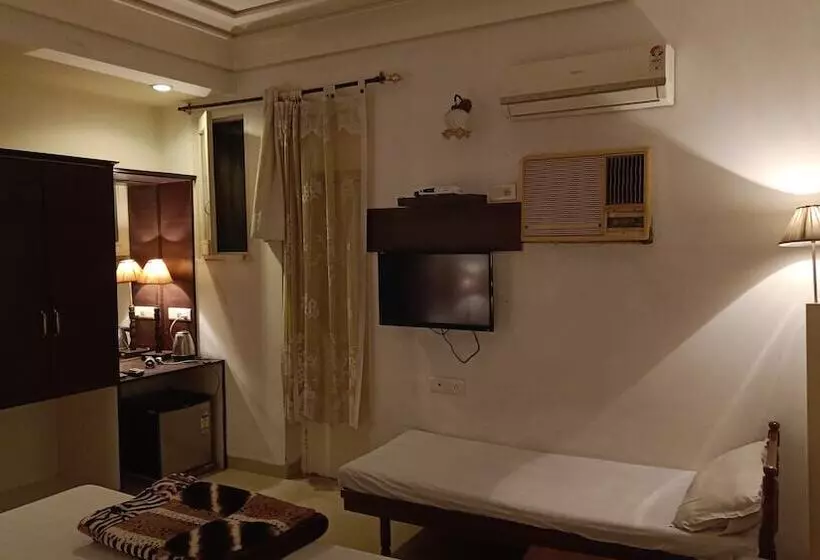 Chambre Deluxe, Samrat