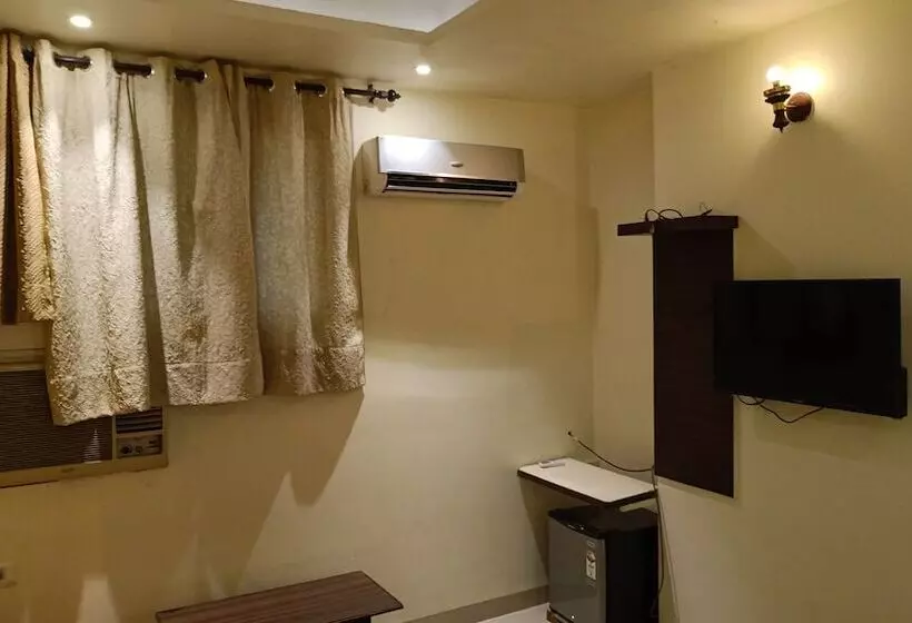Chambre Deluxe, Samrat