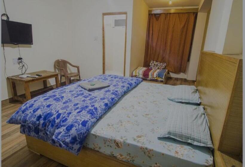 اتاق استاندارد سه نفره, Paradise Guest House