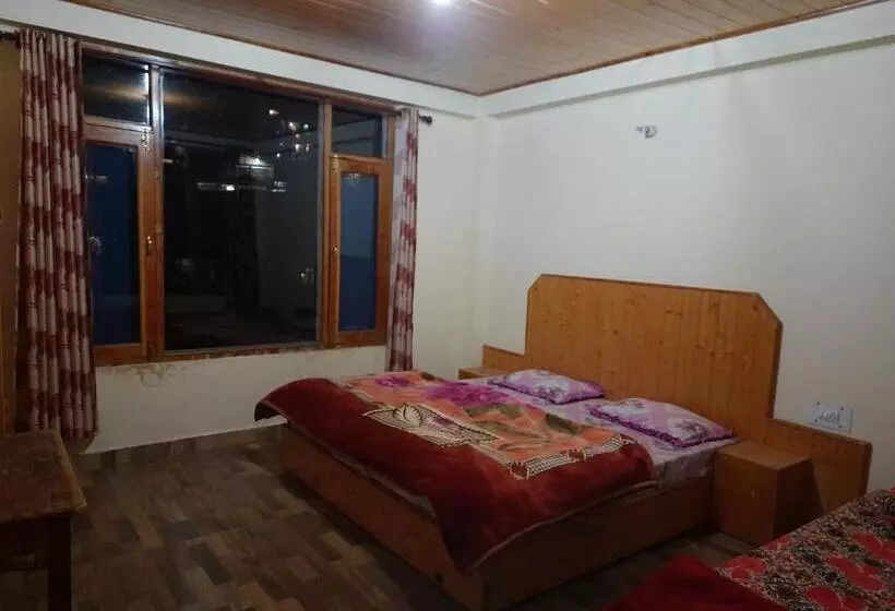 Classic Kolmen Hengen Huone, Paradise Guest House