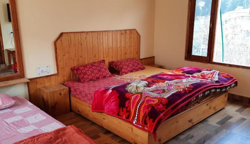 اتاق کلاسیک سه تخته, Paradise Guest House