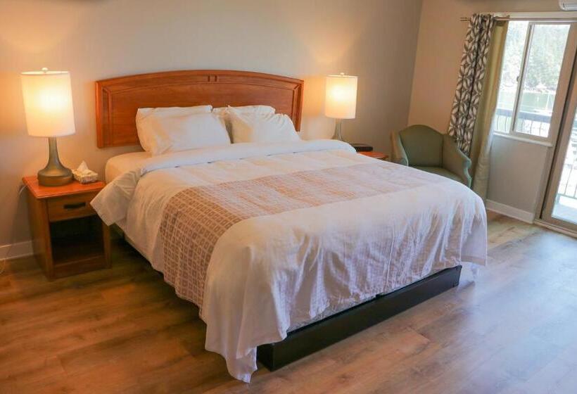 سوئیت با تخت بزرگ, The Waterfront Suites And Marina
