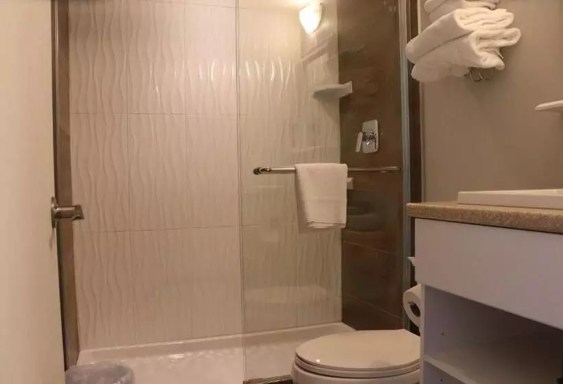 سوئیت با تخت بزرگ, The Waterfront Suites And Marina