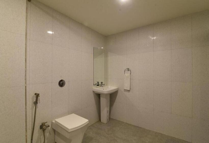 غرفة إدارية ثلاثية, Clove