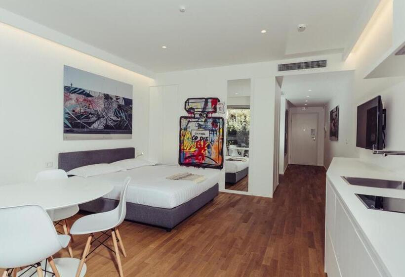 سوییت با چشم‌انداز باغ, Marina Gardens Boutique&suites
