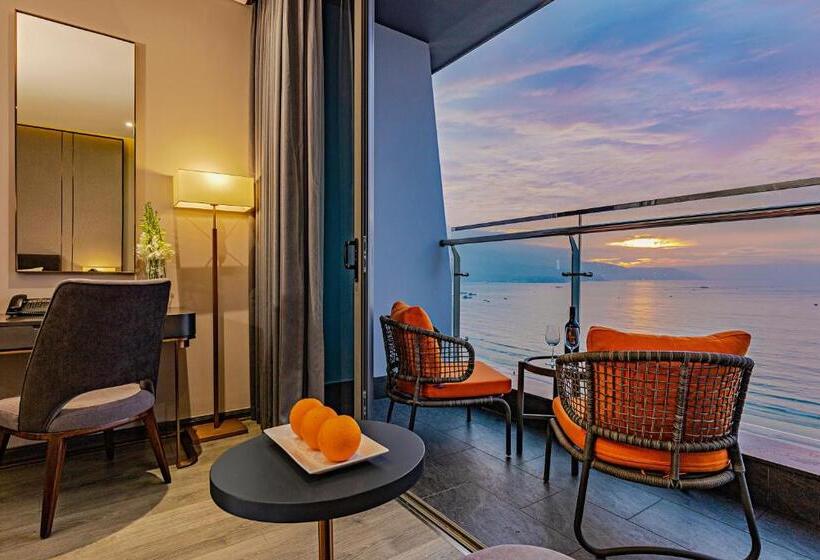 سوئیت با تخت بزرگ, Le Sands Oceanfront Danang