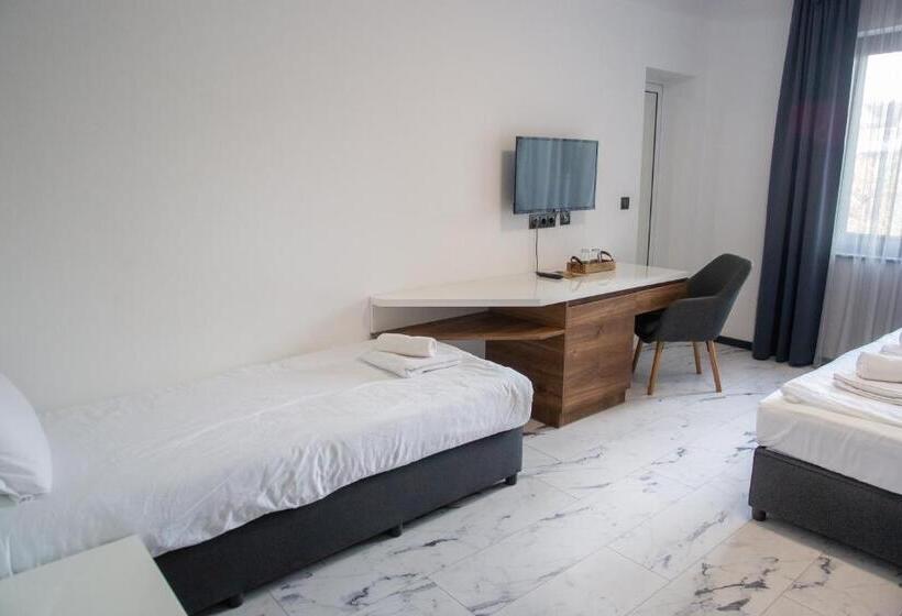 חדר דלוקס, Rubo