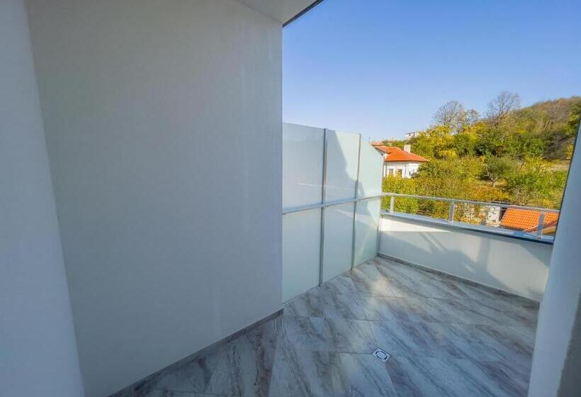 דירה בת חדר שינה 1 עם מרפסת, Rubo