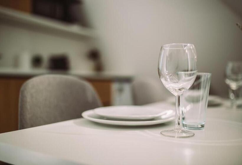 דירה בת חדר שינה 1 עם מרפסת, Rubo