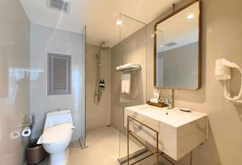 2 Bedrooms Suite 2 Bedrooms River View