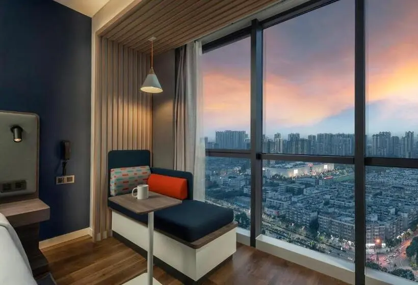 キングサイズベッドのスタンダードルーム, Holiday Inn Express Meishan Dongpo, An Ihg