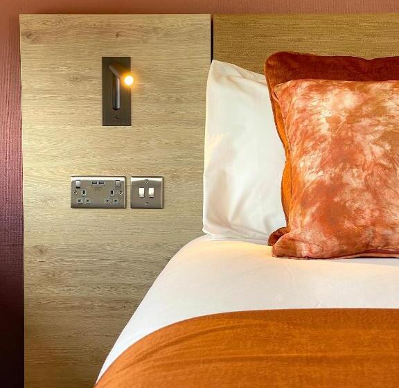 اتاق خانوادگی, Hex Wildlife Hotel At Yorkshire Wildlife Park