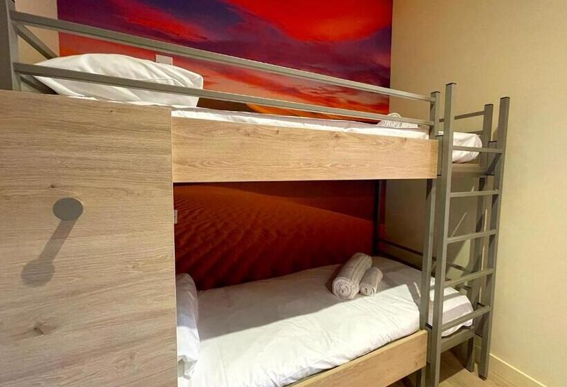 اتاق خانوادگی, Hex Wildlife Hotel At Yorkshire Wildlife Park