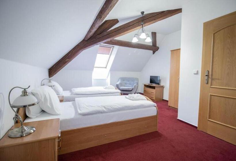 חדר משפחתי, Zámeček Raspenava