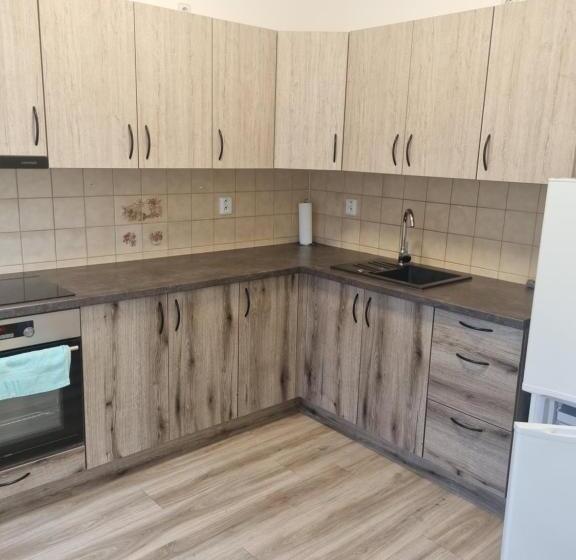 Люкс, Zámeček Raspenava