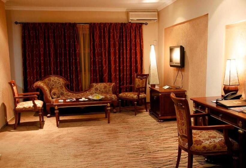 سوییت لوکس, Crossroads Hotel Lilongwe