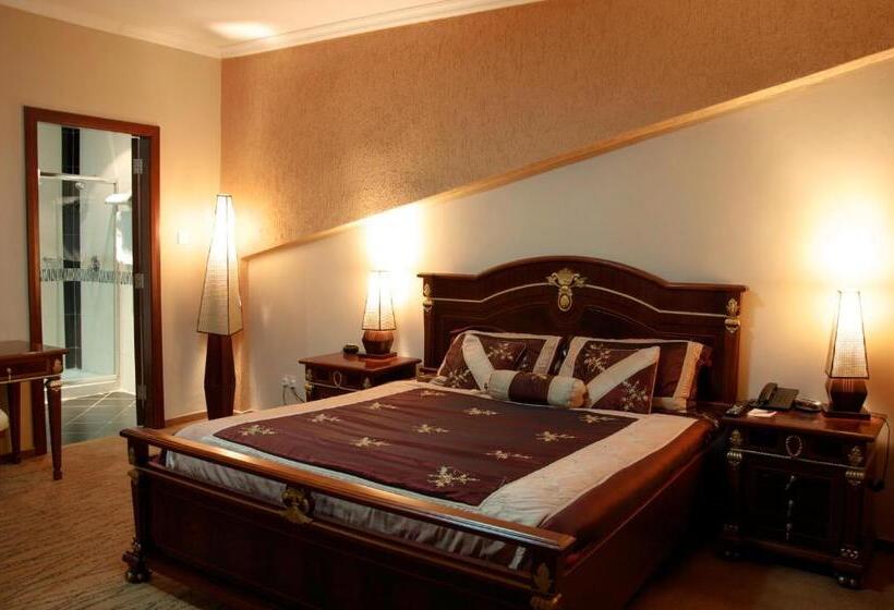 سوییت لوکس, Crossroads Hotel Lilongwe