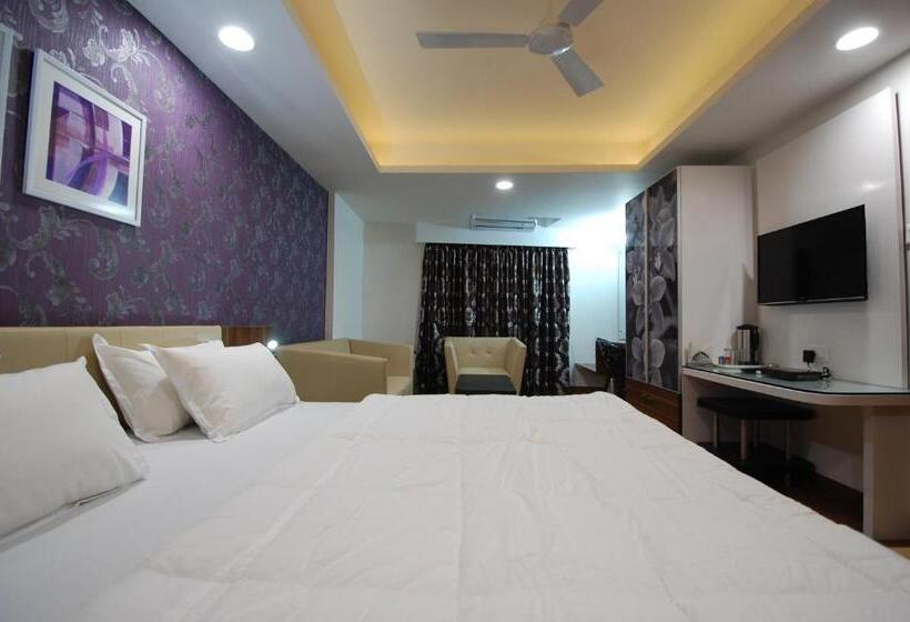 Chambre Affaires, Ambassador