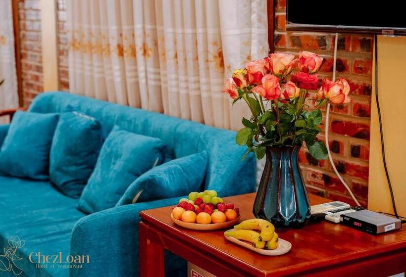 بانگلوی لوکس, Chez Loan