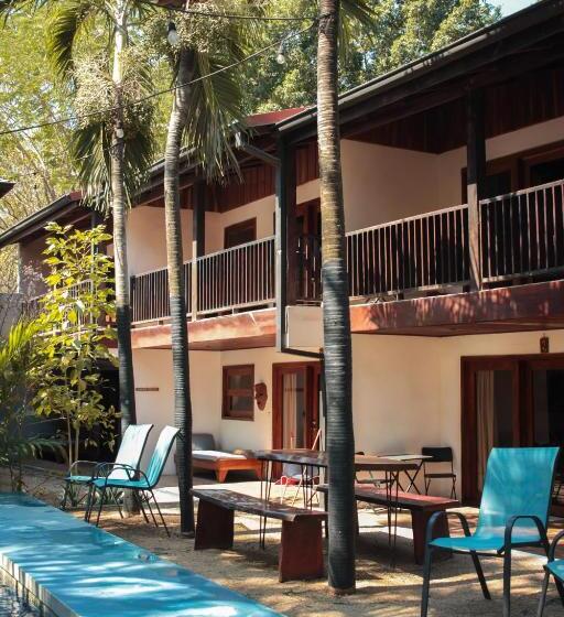 Standardzimmer mit Poolblick, Chocolate