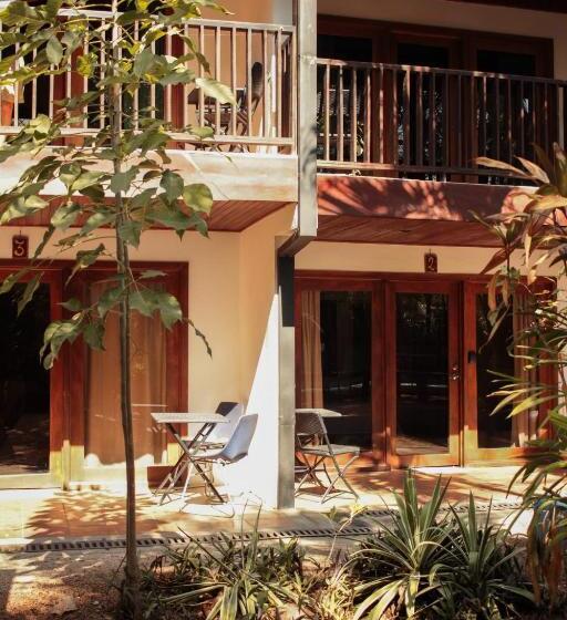 Standardzimmer mit Poolblick, Chocolate