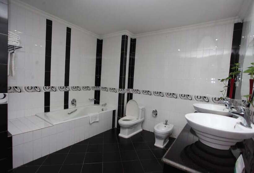 سوییت لوکس, Crossroads Hotel Lilongwe