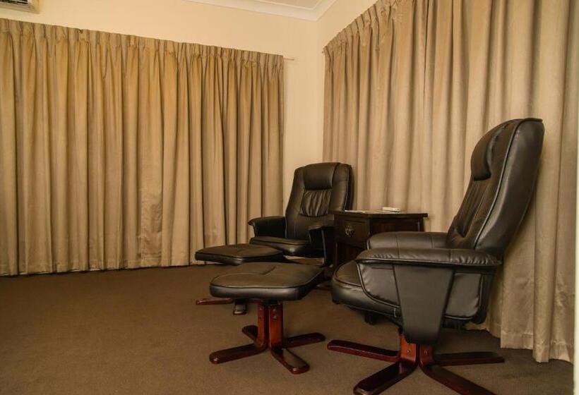 سوییت, Emerald Maraboon Motor Inn