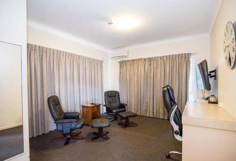 سوییت, Emerald Maraboon Motor Inn