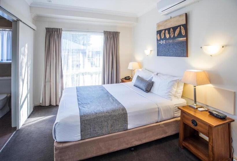 سوییت, Emerald Maraboon Motor Inn